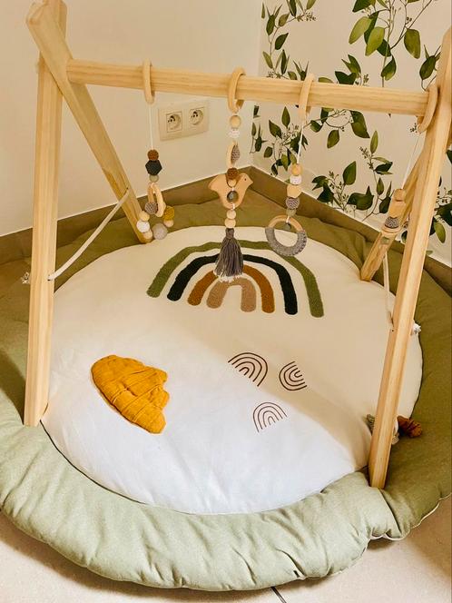 Tapis d’éveil + arche en bois, Enfants & Bébés, Jouets | Vêtements de jeu, Comme neuf