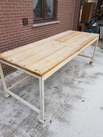 houten werktafel/bank beschikbaar voor biedingen