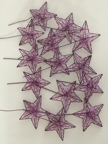 14 paarse sterren voor decoratie