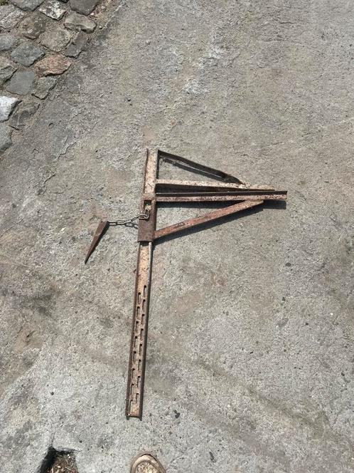 8 stevige metalen bekistingsdriehoeken, Doe-het-zelf en Bouw, Metalen, Ophalen