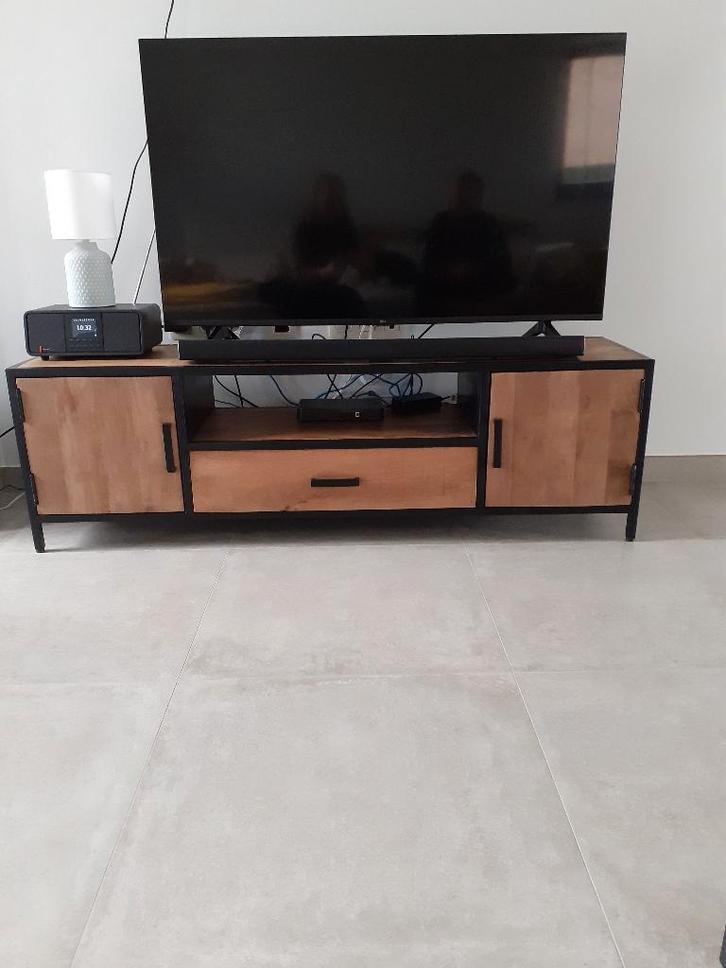TV MEUBEL, Maison & Meubles, Armoires | Mobilier de télévision, Comme neuf, Métal, Enlèvement