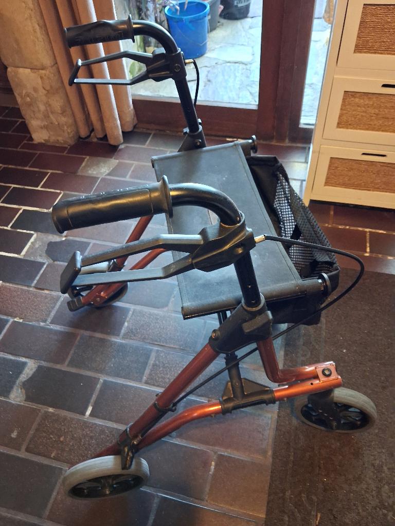 ultralichte rollator (opvouwbaar) met remmen, Diversen, Rollators, Gebruikt, Lichtgewicht, Opvouwbaar, Ophalen