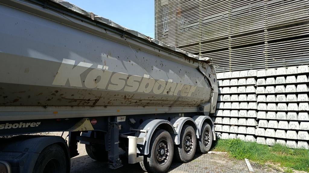 Cherche un chauffeur ce benne, Offres d'emploi, Emplois | Chauffeurs, Horaire variable, À partir de 5 ans, Contrat à durée indéterminée