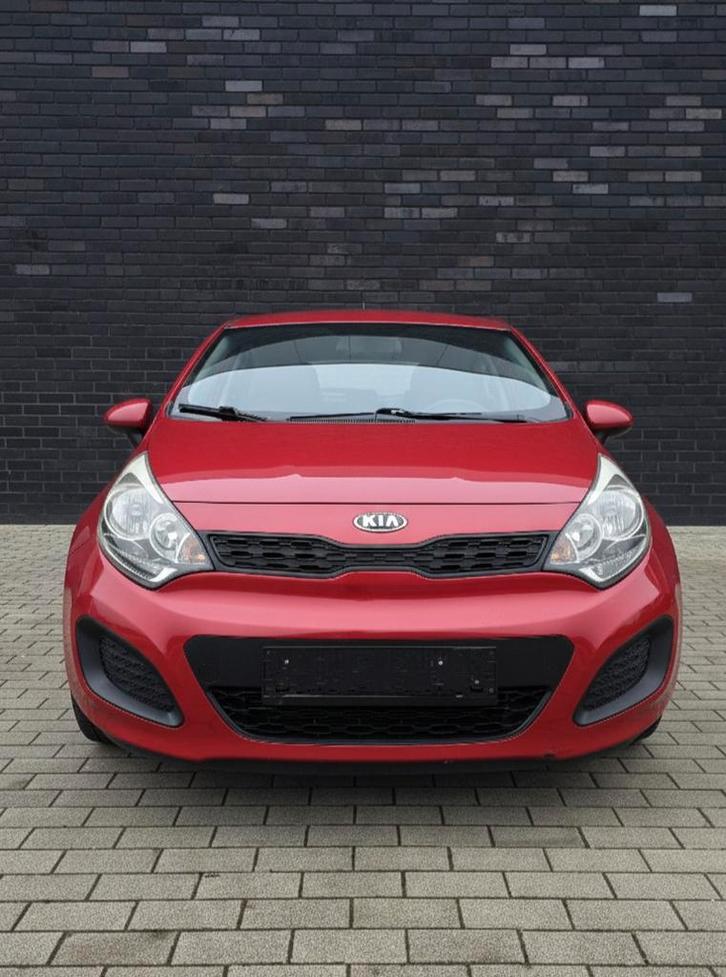 KIA RIO ESSENCE ️ BJ 2013, Autos, Kia, Entreprise, Achat, Rio, Essence, Euro 5, Entretenue par le concessionnaire, Carnet d'entretien