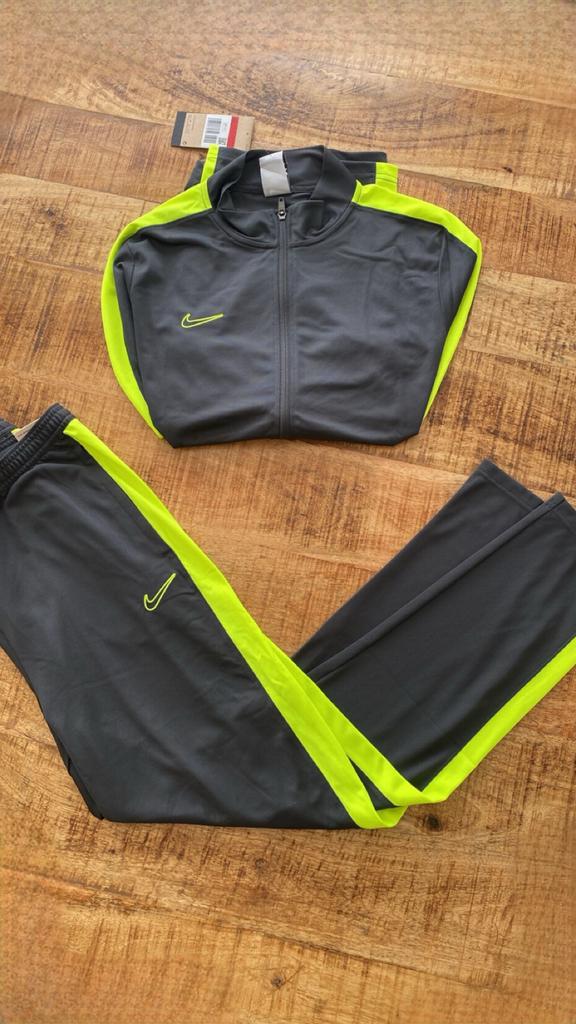 Nike tracksuit, Kleding | Heren, Sportkleding, Ophalen of Verzenden, Nieuw, Maat 52/54 (L), Algemeen