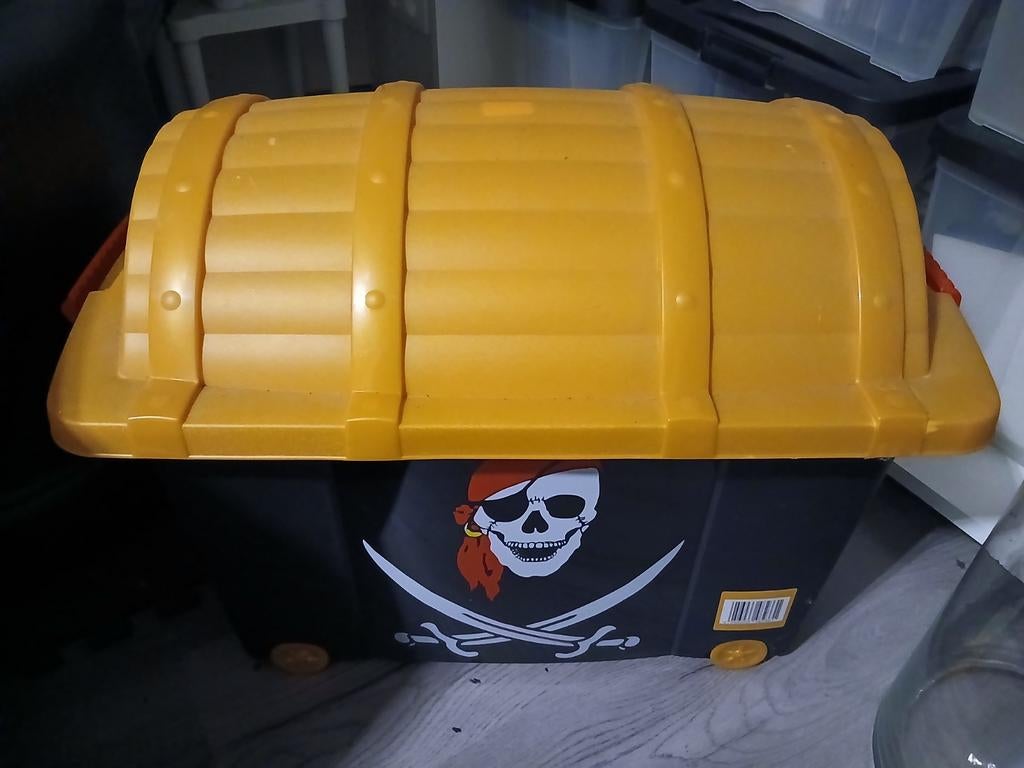 Piraten speelgoedkist, Ophalen