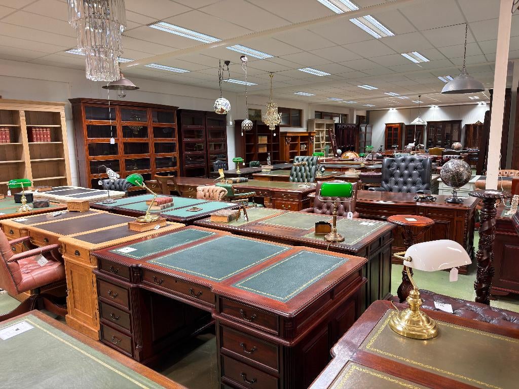 Ruime keuze Engelse antieke mahonie houten bureaus met leer, Huis en Inrichting, Ophalen, Hout, Zo goed als nieuw, Klassiek