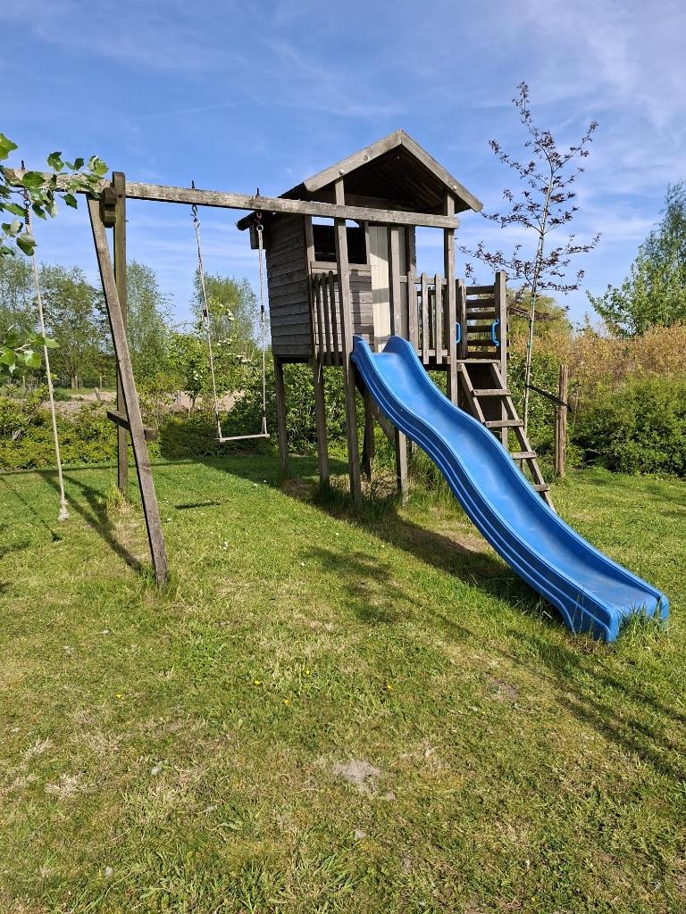 Speelhuis met glijbaan, schommel en klimmuur, Ophalen, Gebruikt, Schommel