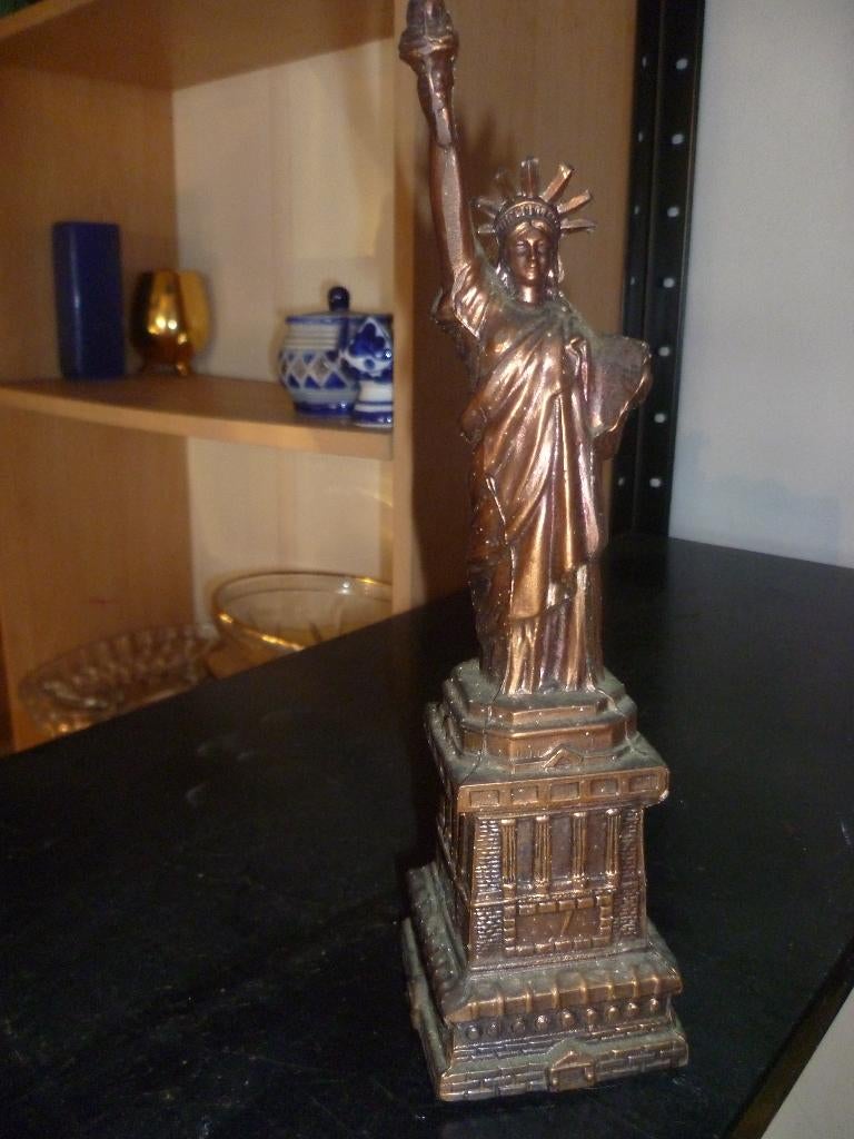 VRIJHEIDSBEELD IN ZAMAK, Antiek en Kunst, Ophalen