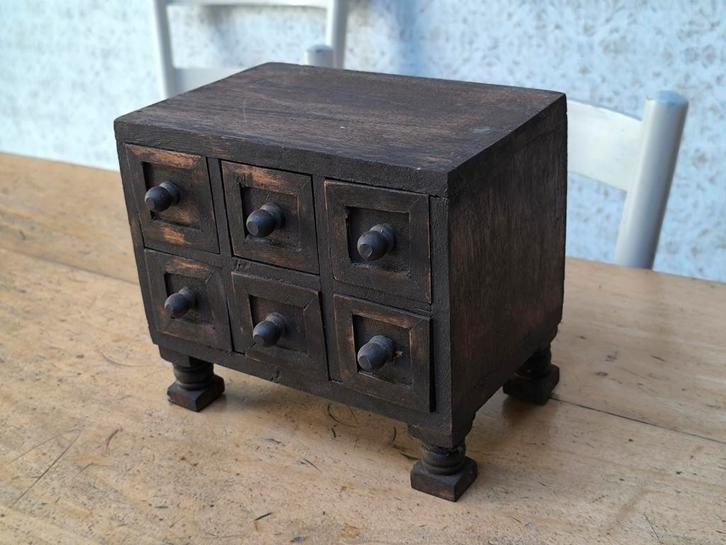 Petite commode ancienne en bois (Bon état!), Antiquités & Art, Antiquités | Accessoires de maison, Enlèvement ou Envoi