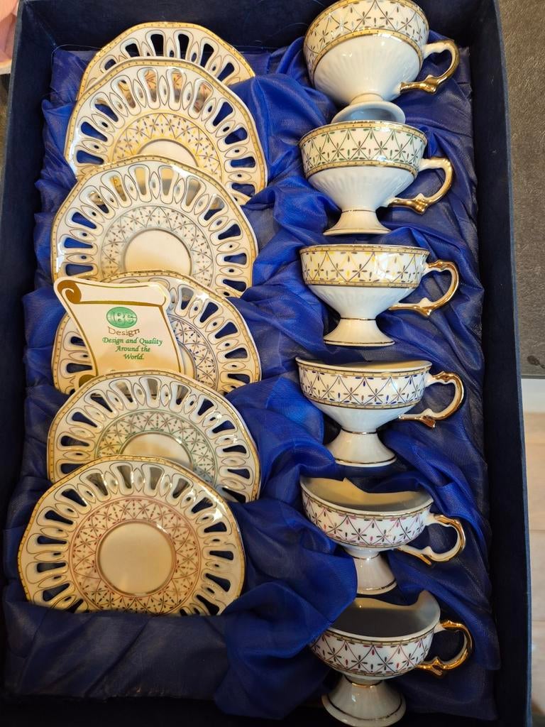 Koffieservies porselein met gouden randje, Antiek en Kunst, Ophalen