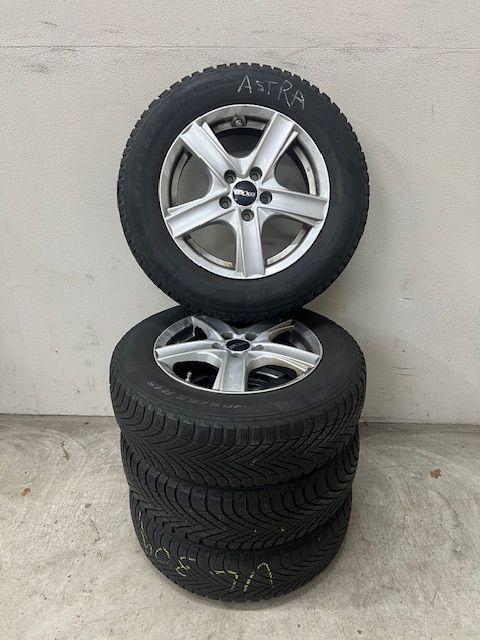 Winterset Opel Astra Pirelli Winter Cinturato 195/65 R15, Auto-onderdelen, Banden en Velgen, Banden en Velgen, Winterbanden, 15 inch
