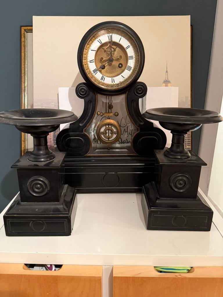 Belle horloge avec 2 chandeliers en marbre, Enlèvement