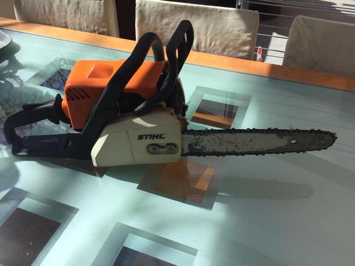 Kettingzaag Stihl ms 170 in goede staat., Bricolage & Construction, Outillage | Scies mécaniques, Utilisé, Tronçonneuse, Enlèvement ou Envoi