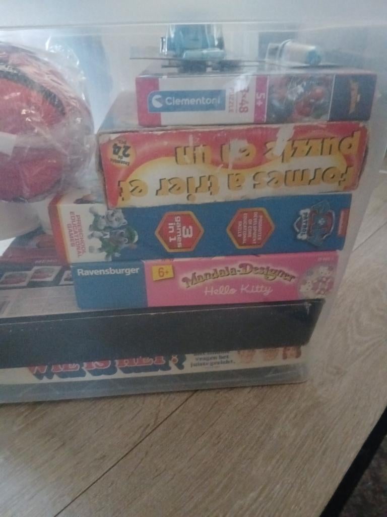 Boîte à jeux, Enlèvement