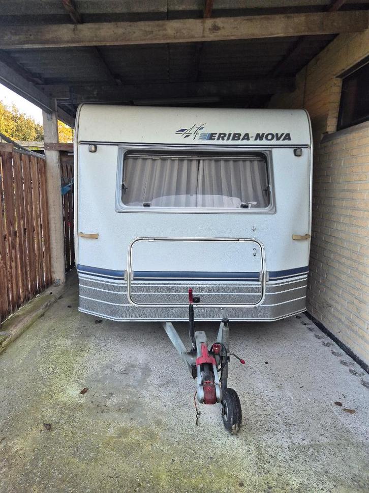 Eriba Nova Deluxe, Caravans en Kamperen, Caravans, Particulier, tot en met 4, 750 - 1000 kg, Rondzit, Eriba, Omvormbare zithoek