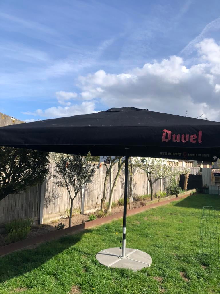 Parasol café Duvel Moortgat avec base 3,5mx3,5m d'occasion, Collections, Marques & Objets publicitaires, Enlèvement, Comme neuf