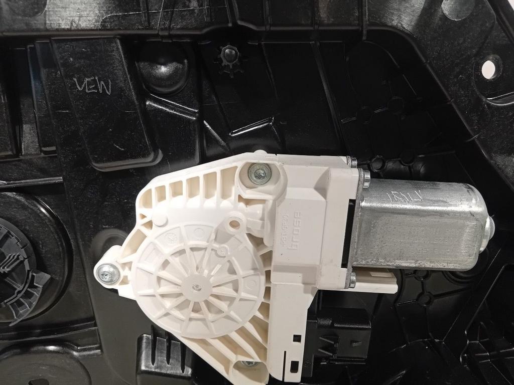 Raammechaniek elektrisch links voor Tesla Model, Onderdelen@venauto.nl, Van der Ven Autorecycling B.V., Gebruikt, Ettenseweg 76, 4706 PB Roosendaal, The Netherlands