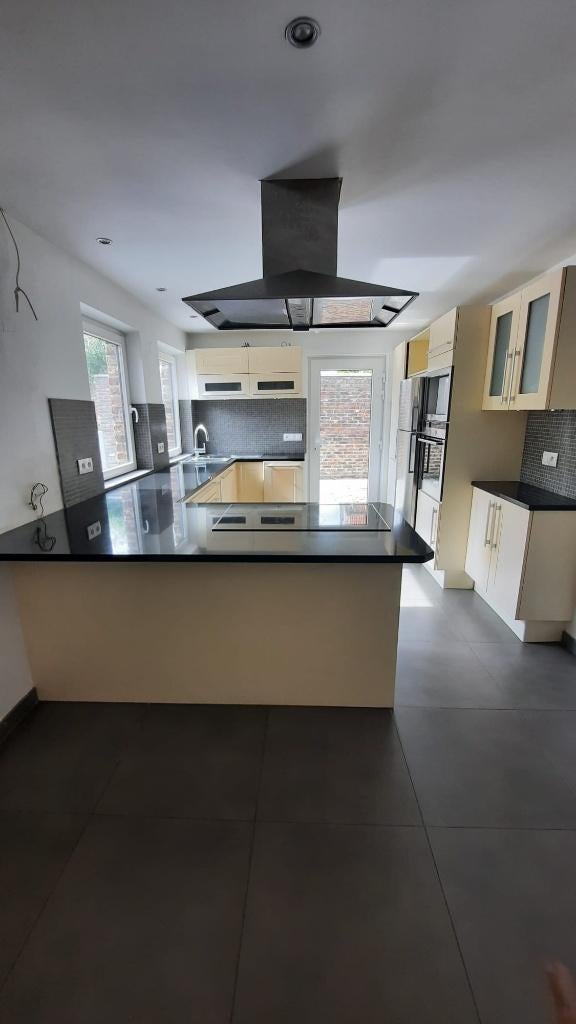 Cuisine complète, Maison & Meubles, Cuisine | Cuisines complètes, Utilisé, Cuisine à mur double, Crème, Granit ou Pierre, Enlèvement