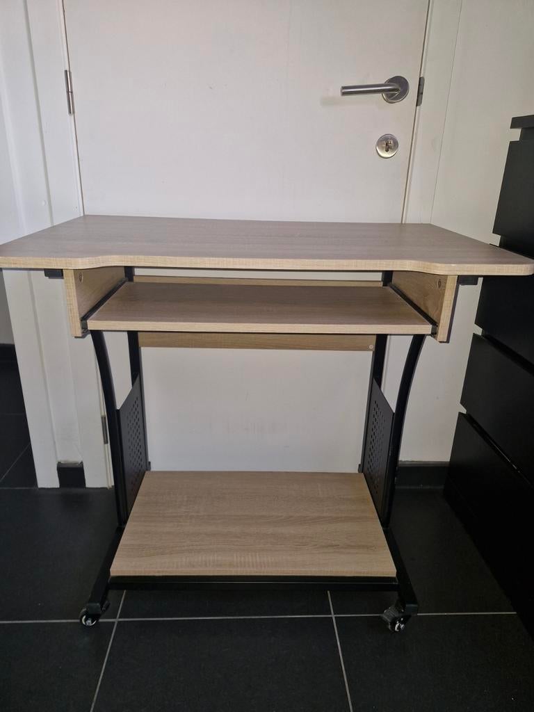 Bureau/computertafel in een eiken stijl, Huis en Inrichting, Bureaus, Zo goed als nieuw, Computerbureau, Overige merken, Natuurlijk