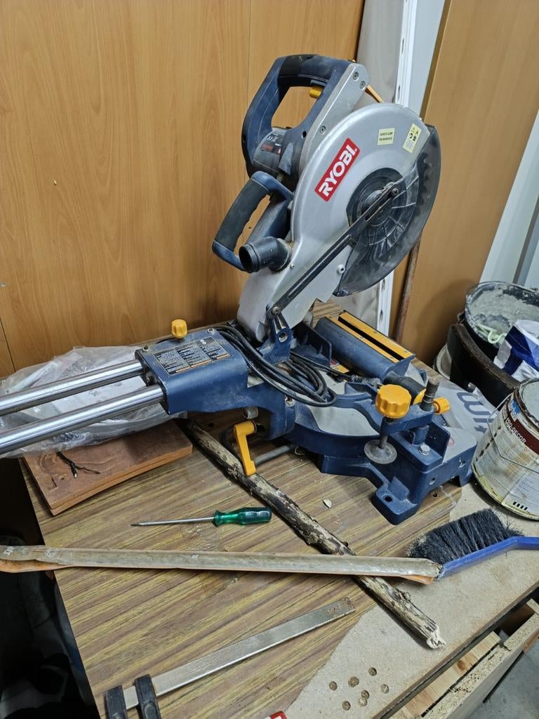 scie à onglet Ryobi , Enlèvement, Scie à onglet