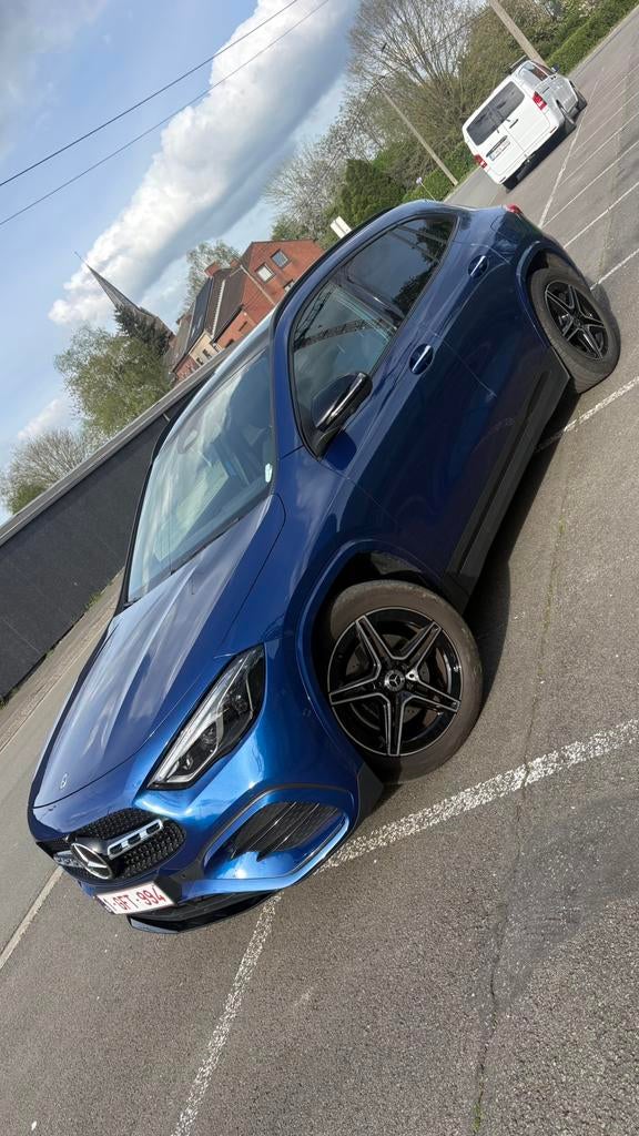 Mercedes GLA 180 Star Premium Plus-editie, 4 cilinders, Blauw, 146 g/km, 5 zetels
