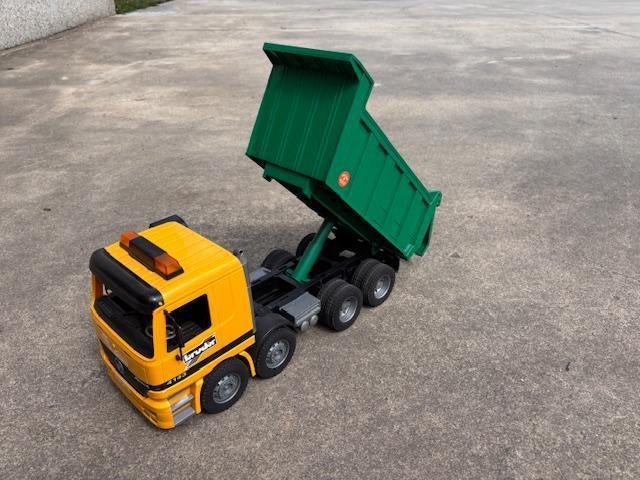 BRUDER  camion-benne MERCEDES Actros 4143 TRES BON ETAT, Enlèvement ou Envoi, Comme neuf