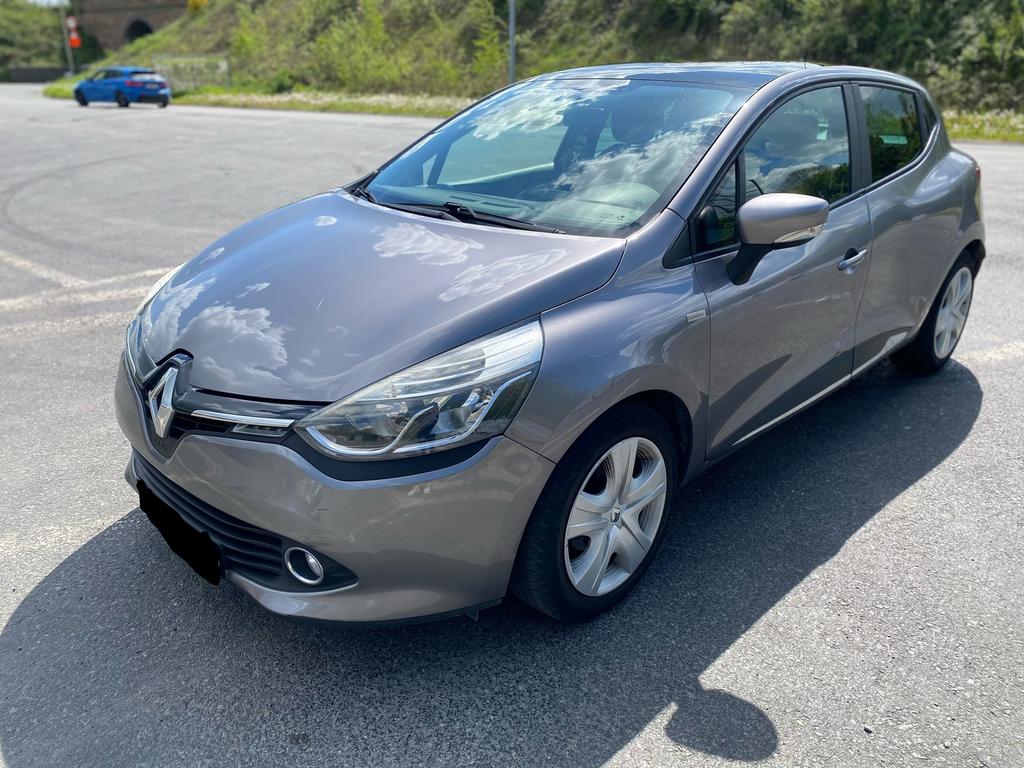 Renault Clio 2015 — Benzine, Auto's, Euro 5, Stof, Particulier, Zilver of Grijs