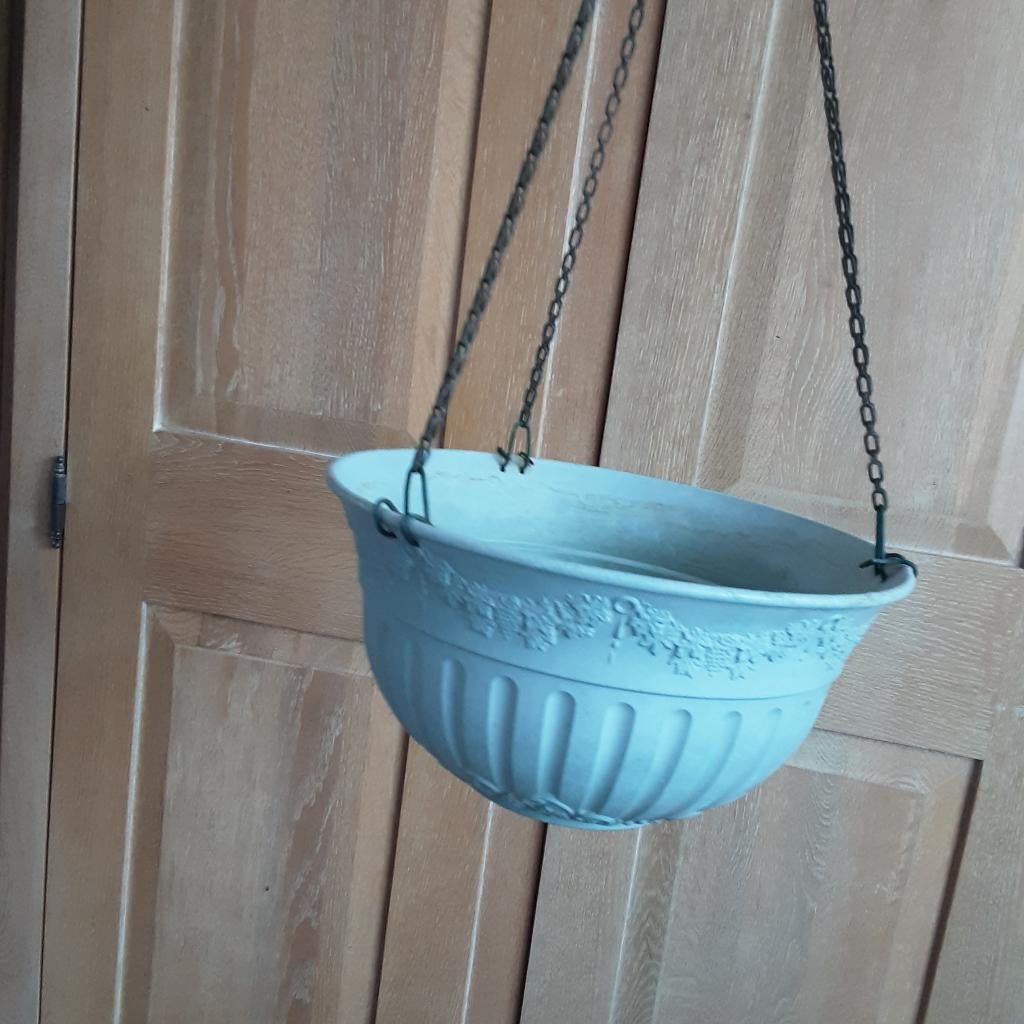 Vintage hangpot op kettingen, + metalen houder, Tuin en Terras, Kunststof, Gebruikt, Rond, Ophalen of Verzenden