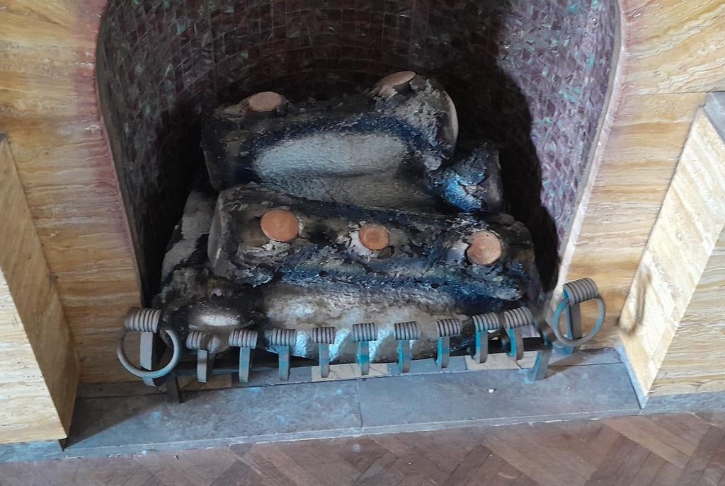 Prachtig gietijzeren rooster met blokken hout met lampje., Ophalen, Gebruikt, Overige soorten, Inbouw