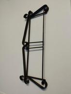 Een oude antieke kapstok in metaal kleur zwart, Enlèvement, Métal