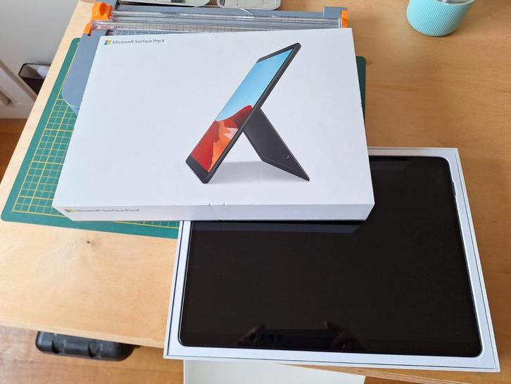 Microsoft Surface Pro X - BATTERY DOES NOT CHARGE, Computers en Software, Windows Laptops, 12 inch, Ophalen