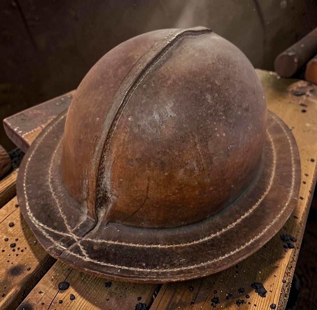Oude leermijnwerkershelm — begin 20e eeuw, Antiek en Kunst, Curiosa en Brocante, Ophalen of Verzenden