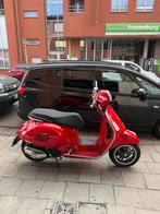 Vespa 125 gts super , 2024 ( 7 km) gloednieuwe, Fietsen en Brommers, Scooters | Vespa, Ophalen of Verzenden, Zo goed als nieuw