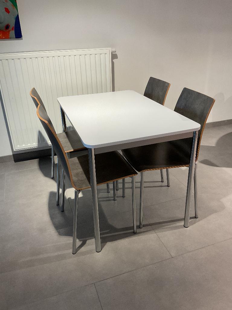 Tafel met 4 stoelen uit toonzaal, Ophalen, 100 tot 150 cm, Nieuw, 50 tot 100 cm