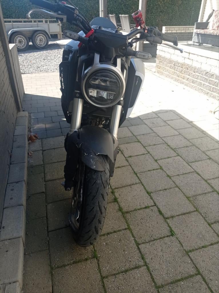 Honda cb125r ongevalmotor, Motos, Motos | Honda, Occasion, Permis Moto A1 minimum, Particulier, Éclairage LED