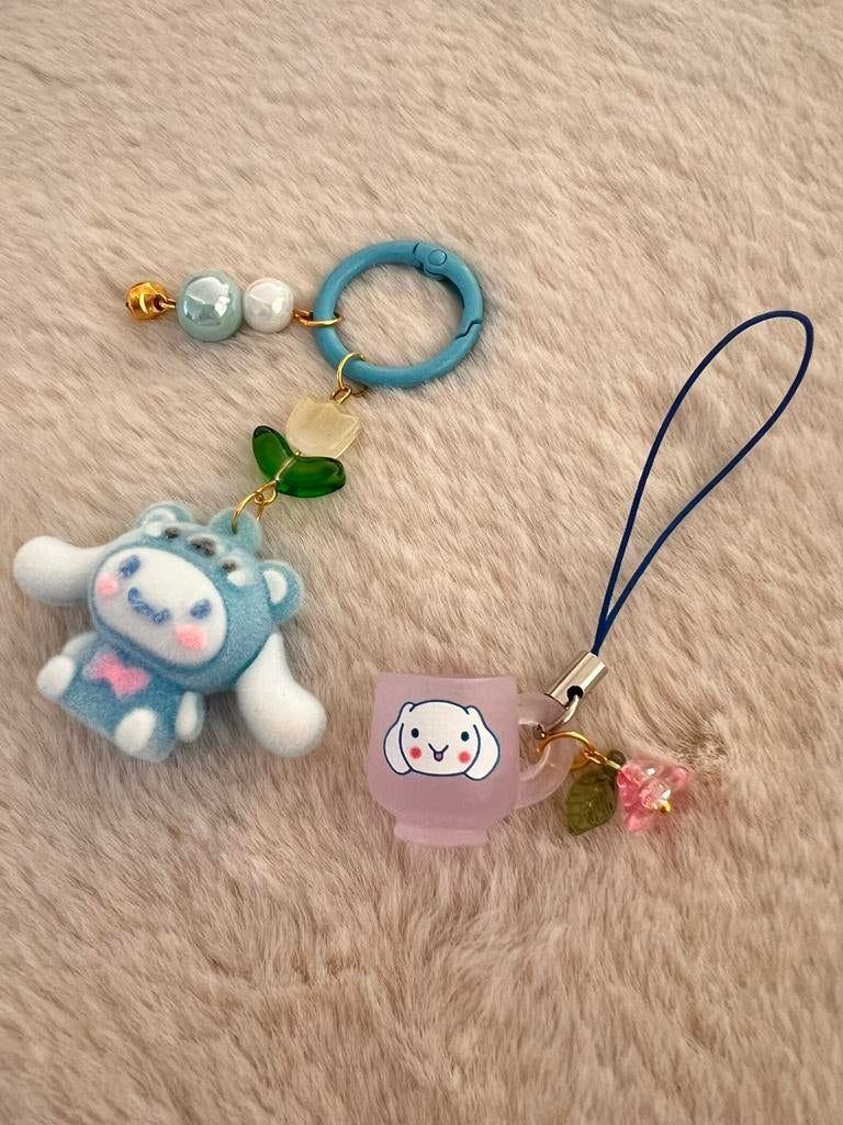 Lot van 2 hangers Cinnamoroll, Bijoux, Sacs & Beauté, Bijoux pour enfant, Enlèvement ou Envoi, Neuf, Bleu, Pendentif