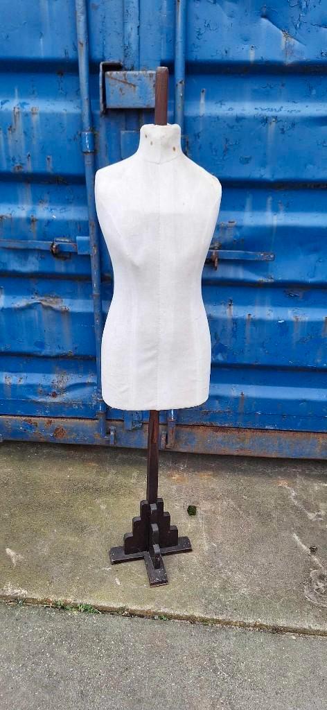 Mooi vintage paspop of mannequin uit Zweden., Antiquités & Art, Curiosités & Brocante, Enlèvement