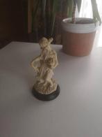 Beeldje Biscuit  porselein, Verzamelen, Beelden en Beeldjes, Ophalen of Verzenden