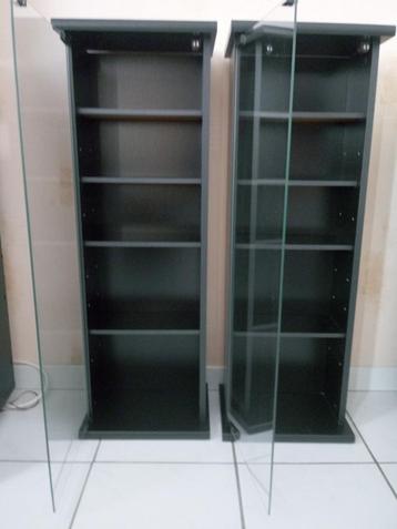 cd kast met glazen deur - 2 stuks beschikbaar voor biedingen