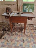 Oude naaimachine tafel, Antiek en Kunst, Ophalen of Verzenden