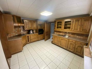 Eiken keuken incl alle toestellen (zelf uit te breken) beschikbaar voor biedingen