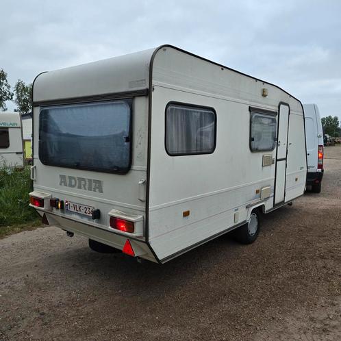 Caravan Adria 5,5,5m met Papieren camping tinyhouse werfkeet, Caravans en Kamperen, Caravans, Bedrijf, tot en met 4, 750 - 1000 kg