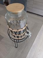 Glazen kan met tapkraantje, Enlèvement