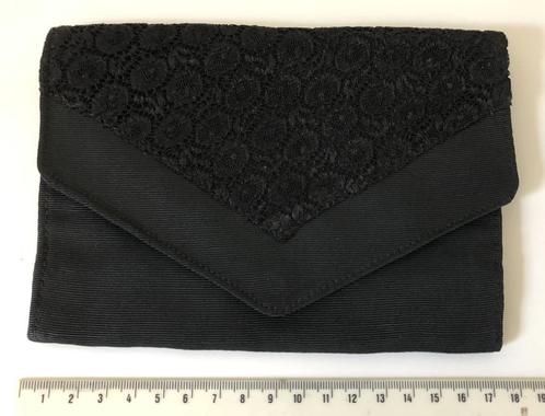Mini clutch zwart - met zwartkanten decoratie, Handtassen en Accessoires, Tassen | Damestassen, Gebruikt, Avondtasje, Zwart, Ophalen of Verzenden