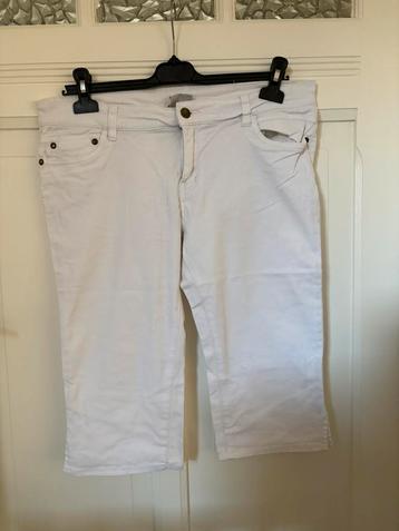Witte kniebroek beschikbaar voor biedingen