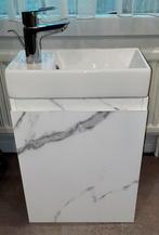 WC-wastafel met kast en kraan (warm en koud water), Huis en Inrichting, Badkamer | Badkamermeubels, Ophalen, Zo goed als nieuw