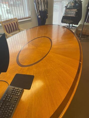 Engelse Globe Wernicke Art Deco vergadertafel beschikbaar voor biedingen