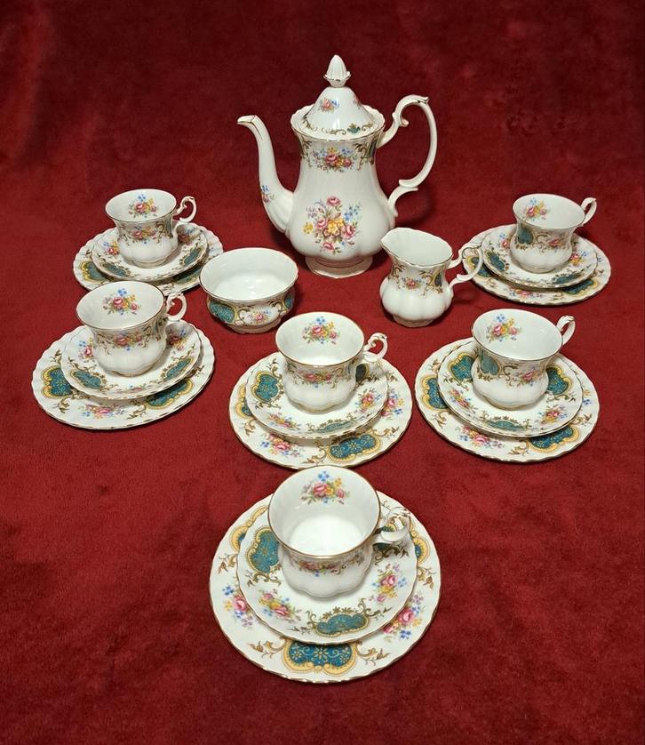 Royal albert, Antiek en Kunst, Antiek | Servies compleet, Ophalen of Verzenden
