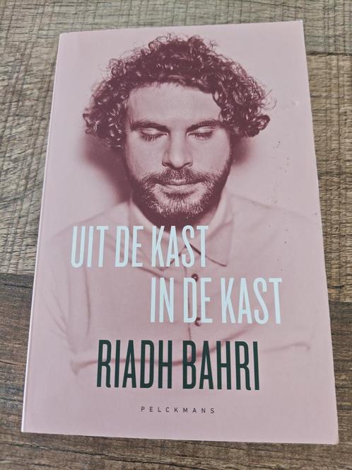 Riadh Bahri - Uit de kast. In de kast, Boeken, Politiek en Maatschappij, Gelezen, Ophalen